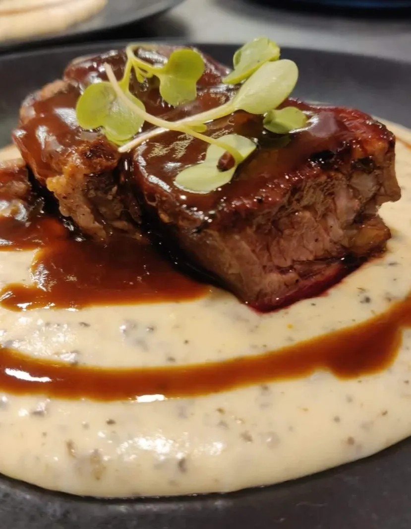 Image alt description