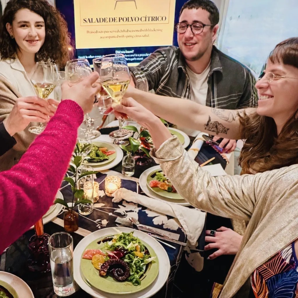 Image alt description