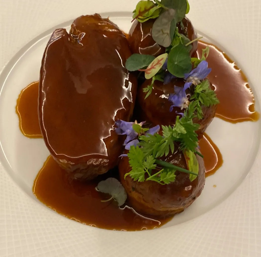 Image alt description