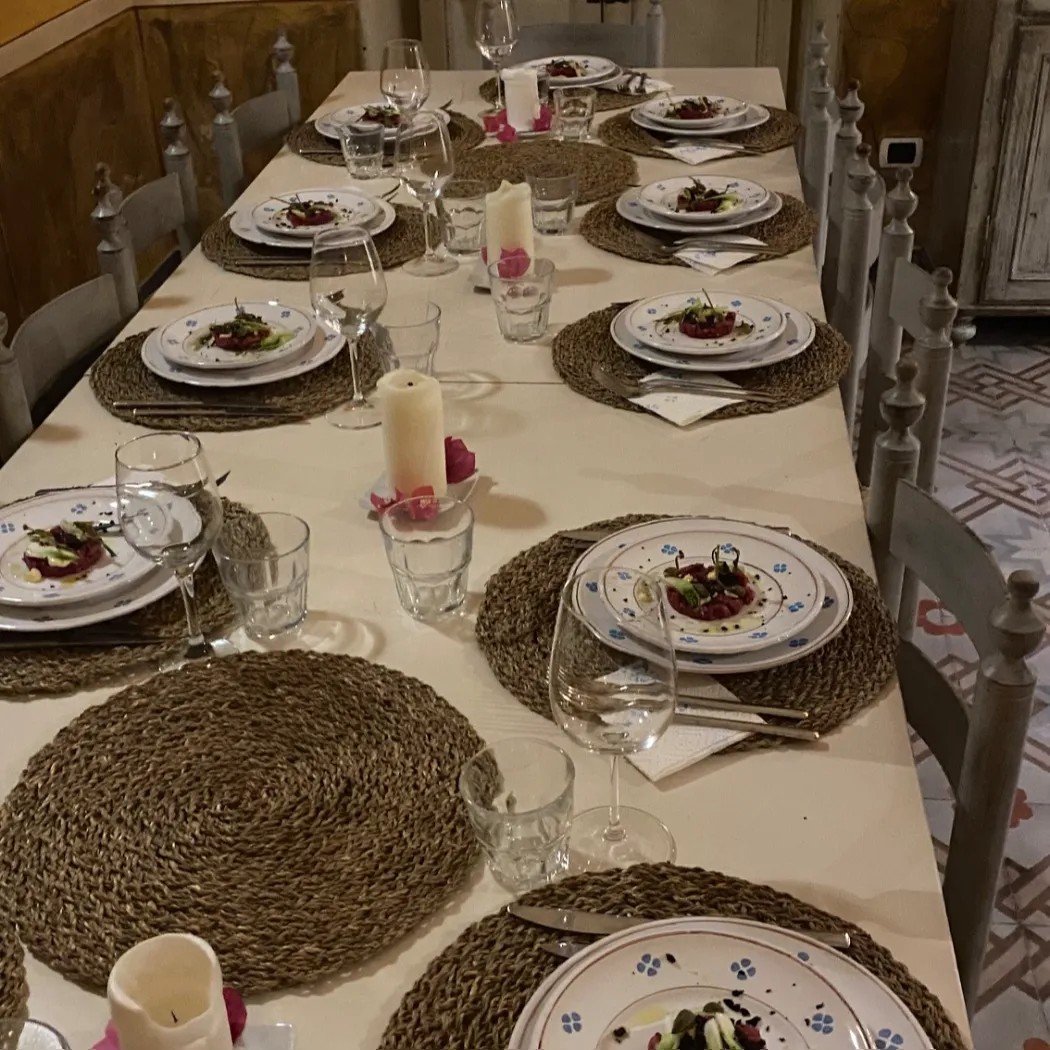 Image alt description