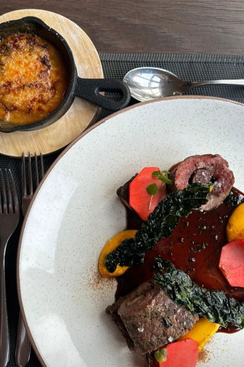 Image alt description