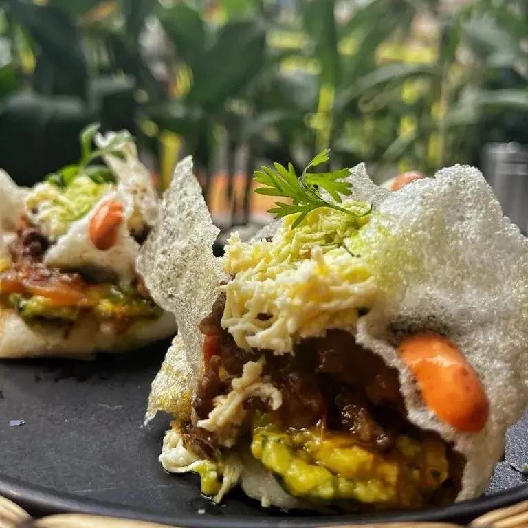 Image alt description