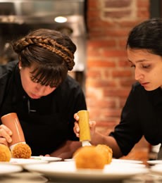 Image alt description